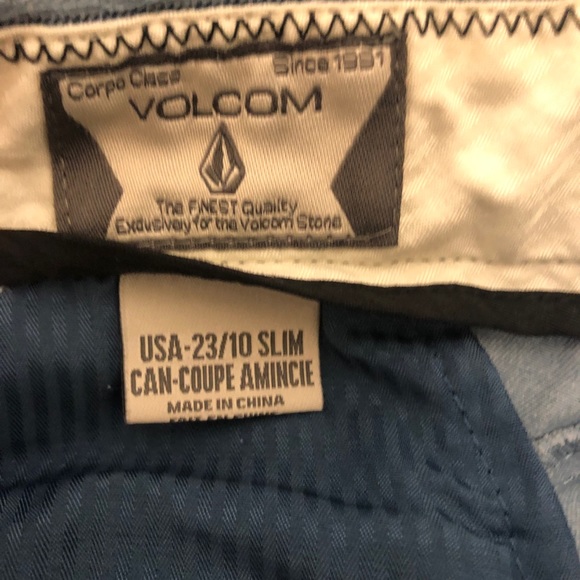 Volcom boys blue pin striped shorts 10 slim or 23 size - Picture 8 of 9